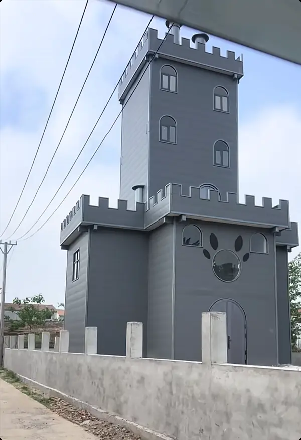 河南商丘土木老哥花费20多万元自建灰太狼同款城堡!