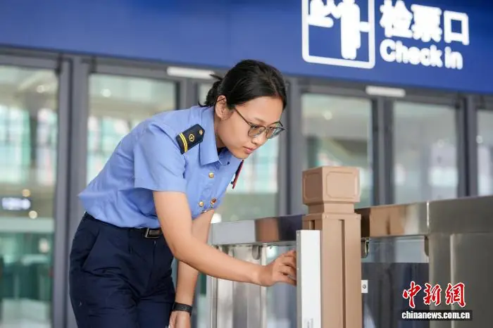 “95后”副站长:在家乡站台迎接西十高铁