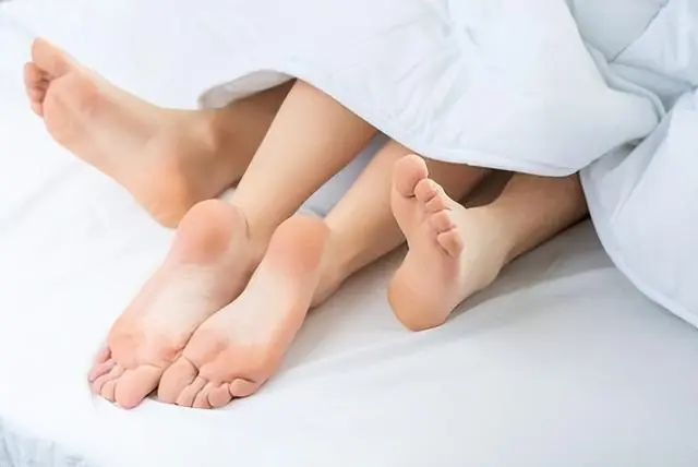 男子与女友一起旅游期间多次发生关系,但没有做任何安全措施