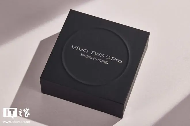 vivo TWS 5 Pro耳机图赏:圈铁音质+独立DAC + Wi-Fi无损音频