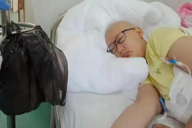 河北学霸抗癌7年花200万,亲戚劝她别拖累母亲,她:我凭啥就该死