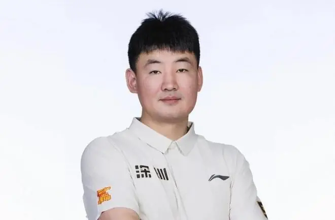 媒体人:顾全将接替郑永刚,担任深圳主教练