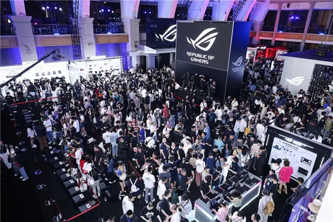 ROG DAY 2026燃爆电竞圈，旗舰显示器矩阵定义“玩出骄傲”新体验