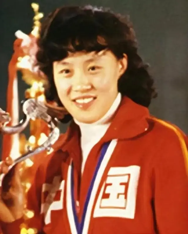 张蓉芳现状:69岁享受退休生活,儿子早已成家,丈夫仍执四川女排