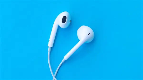 微博热议谁取消了有线耳机:音质稳定与实用价值引用户集体怀念