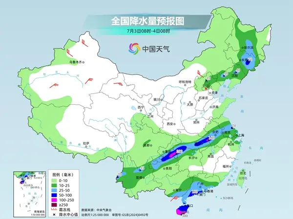 华南沿海台风雨来袭 北方多地正经历今年来最大范围高温过程