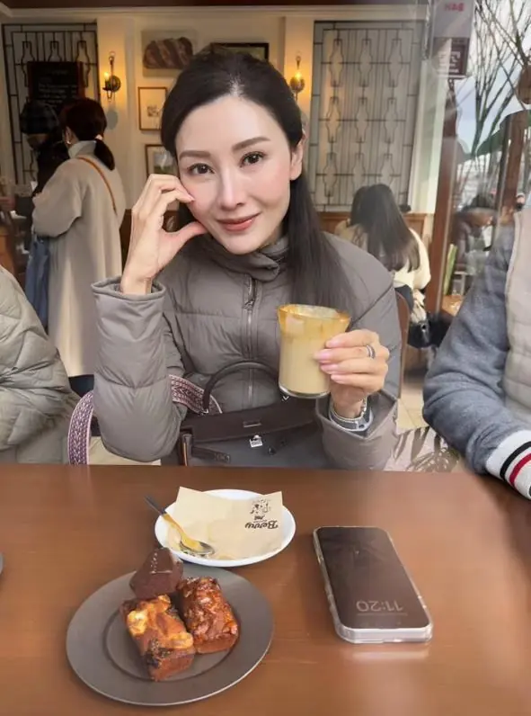 许晋亨14岁儿子长变样,嘴巴外翻又高又壮,比妈妈李嘉欣还要高