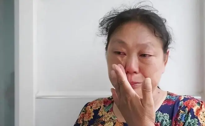 “饭碗没了,开心吗?”老人炫耀儿子儿媳工作,遭邻居举报成功!