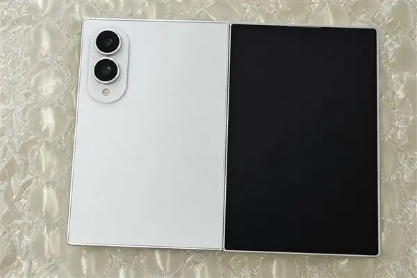 三星Galaxy Z Fold 8领衔阔折叠新品,7月22日全球发布