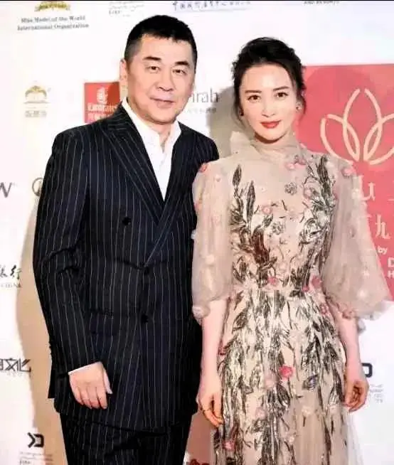 陈建斌有个毛病改不掉,那就是见前任吴越当是一个没事人一样