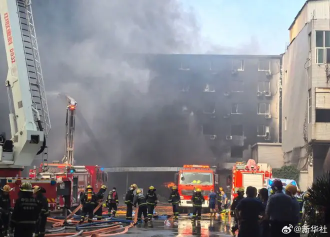 通道被堵、毒烟锁楼:福建晋江一鞋厂突发火灾致28人不幸遇难