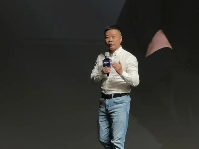 何小鹏:小鹏集团全员AI,单日调用Tokens已达百亿级
