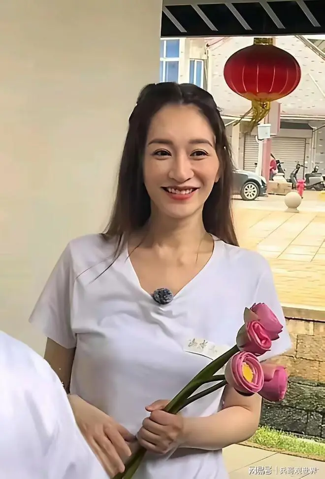 李小冉没有网上夸的那么年轻漂亮,她现实中还没有路人年轻!