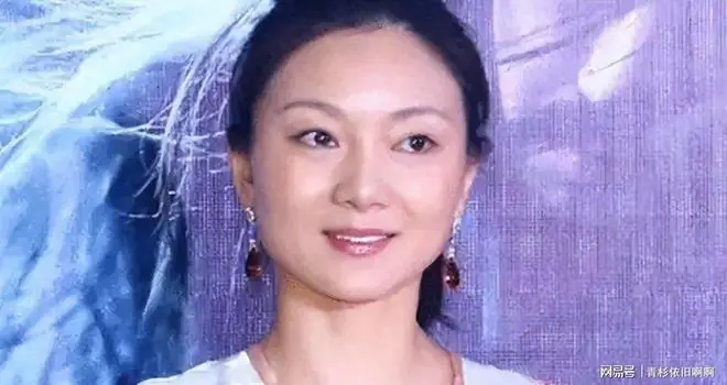 张艺谋4月身体出状况，陈婷摘掉妻子认证