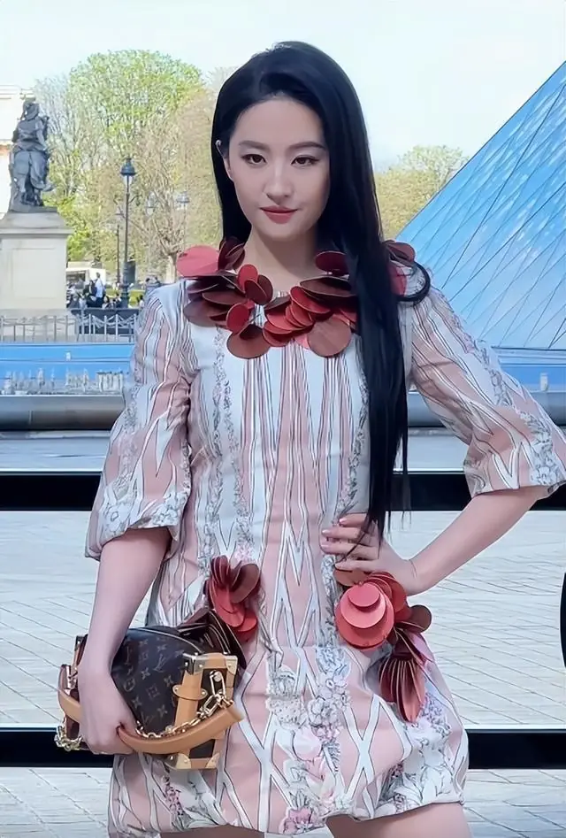 风波升级!中国企业败诉法国LV,赔1030万只是开胃菜,网友支大招