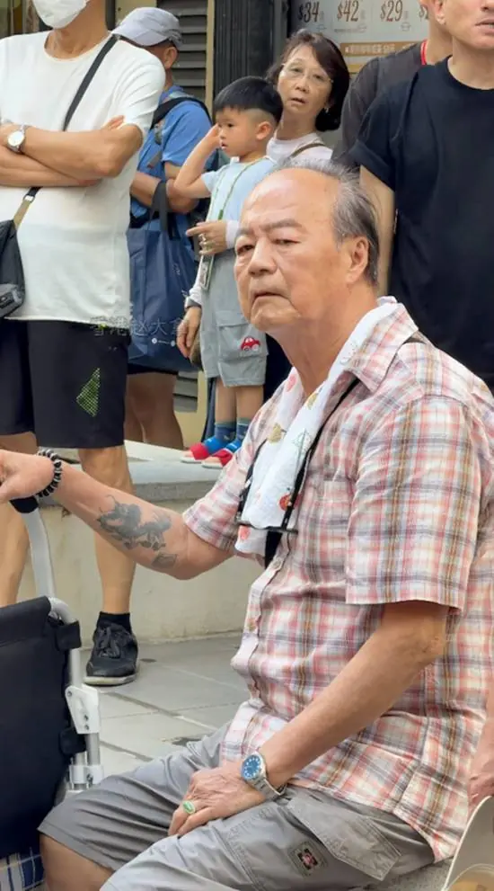 79岁狄龙超市被偶遇 “大侠”气场依旧强大