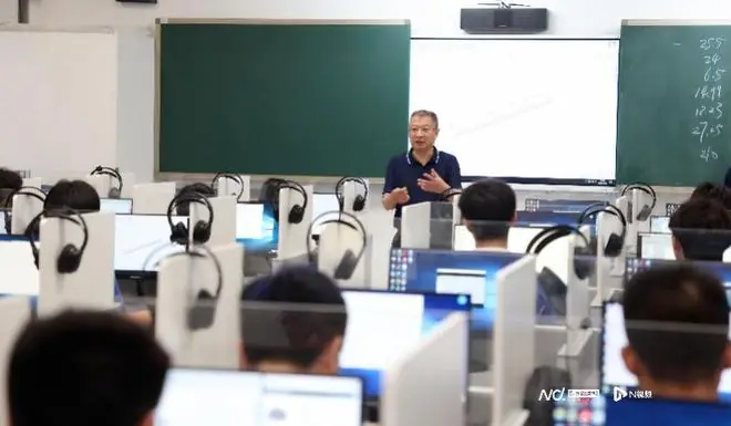 高考落幕,征途未止!高中为毕业生开设大学先修课