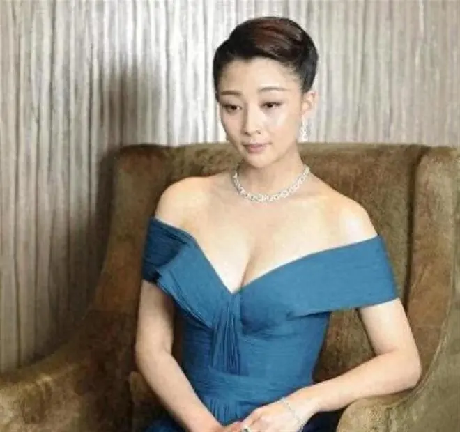 多年过去,当初那个抢李小冉男朋友的殷桃,如今过的怎样呢?