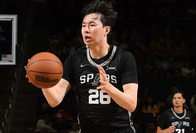 NBA夏联:单节23-7!马刺大胜尼克斯 李贤重仅3分布莱恩特19分