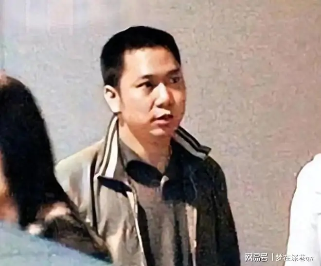 善恶有报，黄有龙案判了，更多恶行被扒，幸亏赵薇留了张“好牌”