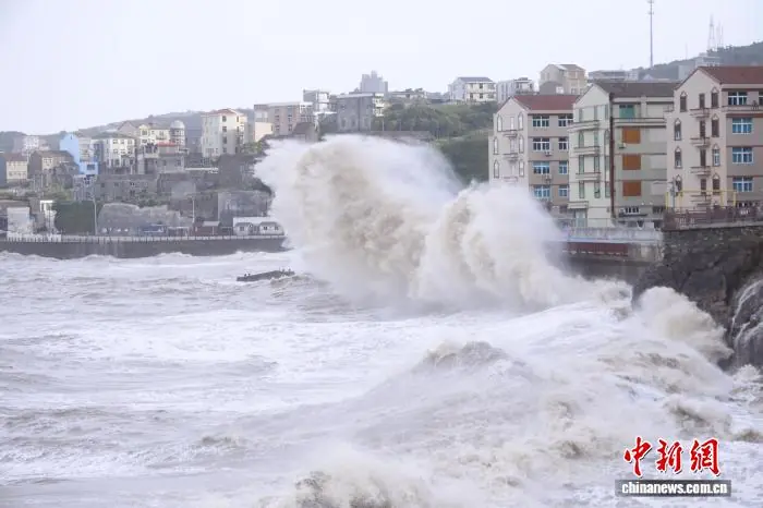 台风“巴威”来袭 浙江海边小镇多举措保障民众安全