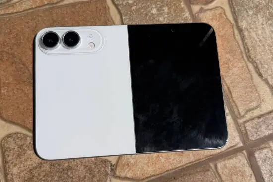 苹果iPhone Ultra折叠机官宣:4:3内屏、iPad级交互、2026年9月发布