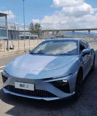 哪吒汽车倒闭，车主买车3年未拿到合同，车出故障无处修……