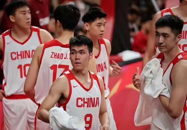 显格局!中国男篮广西三剑客驰援家乡,廖三宁10万,庞峥麟1000