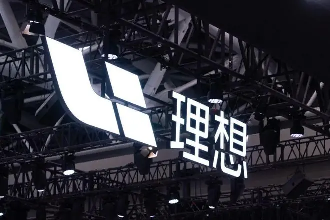 理想组织再动刀:去中间环节,整车和智驾产品回归研发|36氪独家