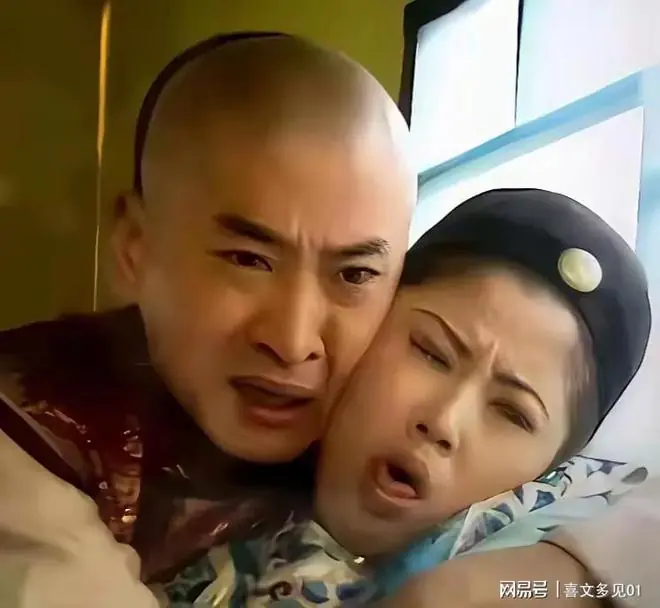 1998年,周杰和林心如在《还珠格格》中的剧照,林看起来极其难受