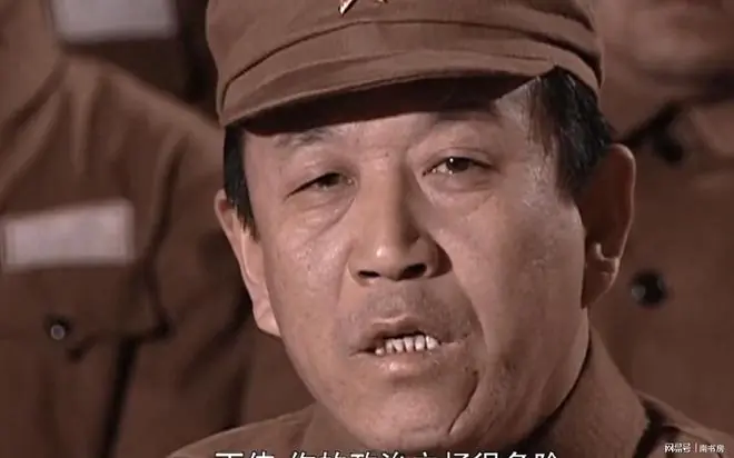 《亮剑》中，丁伟的毕业论文为何刚说到关键处，就被人打断了？