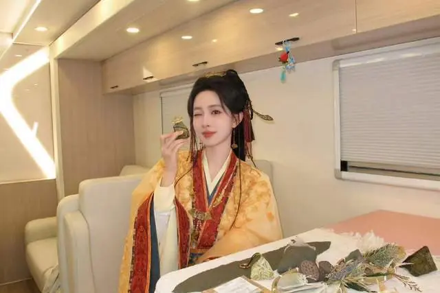 内娱大型团建刷屏!群星云集撑《百花杀》,孟子义凭好人缘出圈