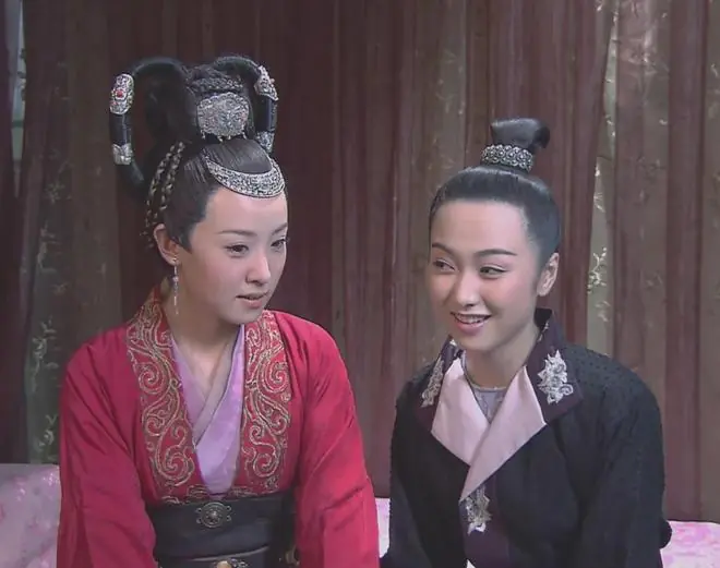 蛇灵两大美女:如燕与小梅,一场从头到尾的塑料姐妹情