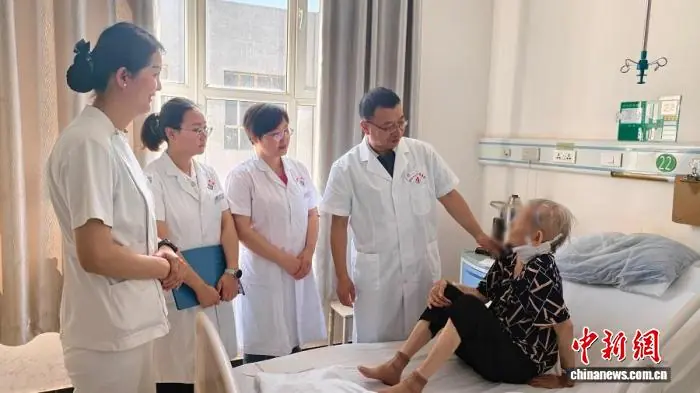 来自家乡的守护 湖南援疆医者为九旬援疆湘女成功手术排险