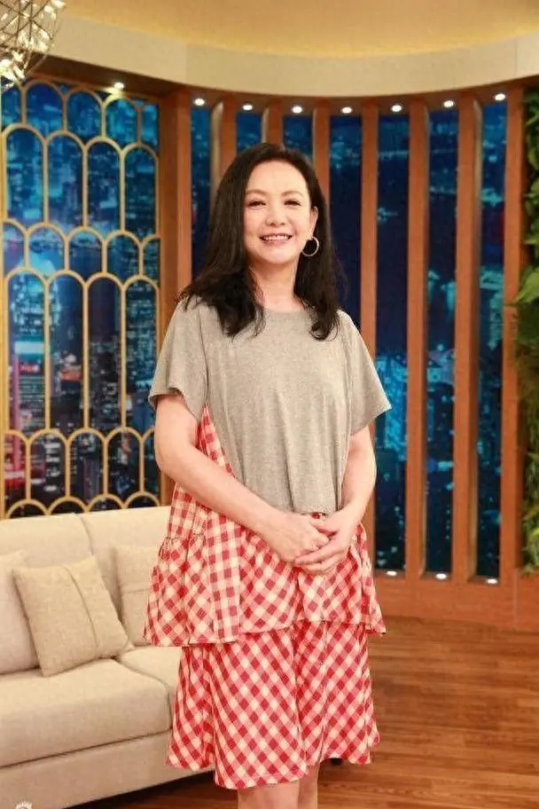 曾华倩也没想到,她单身24年培养的冠军儿子,现继承豪门前夫家产