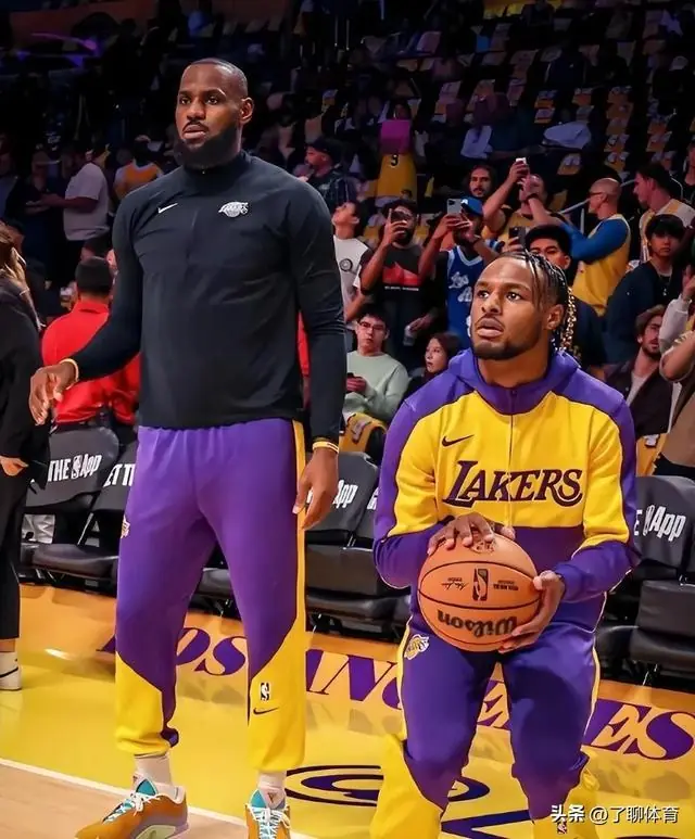 NBA疯狂一夜：湖人4人离队4人加盟，4换1交易达成，火箭成大赢家