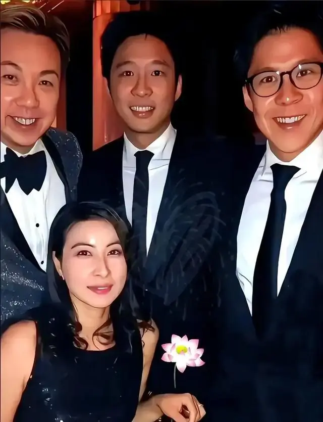 霍启山娜然结婚传闻节外生枝!郭晶晶一举动亮明态度,闹剧该散场