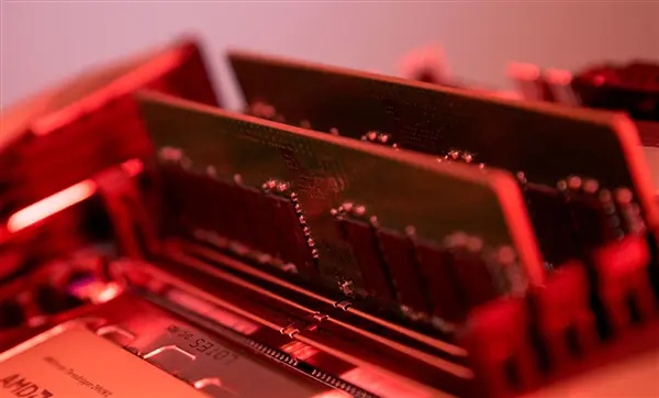 内存供需严重失衡,DDR5价格暴涨300%,行业面临十年最严峻挑战