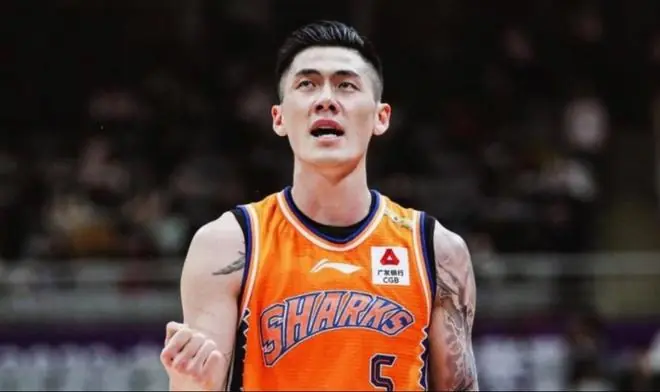 上海男篮极限操作！35岁刘铮续约2年，E类合同完美破解薪资难题