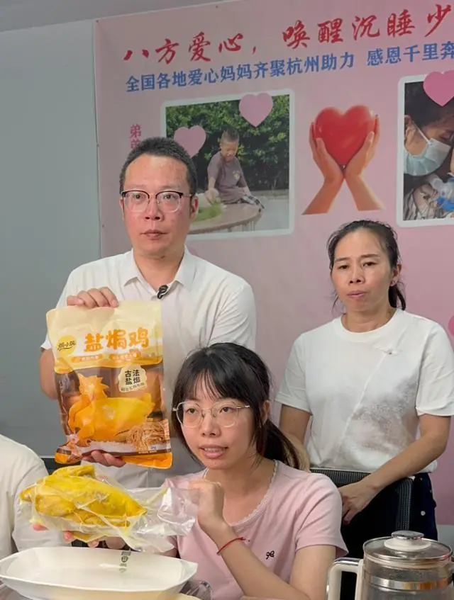 杭州大二女生突然要当女主播,全国几十万网友站台!爸爸感叹:为了救弟弟,完全变了个人……