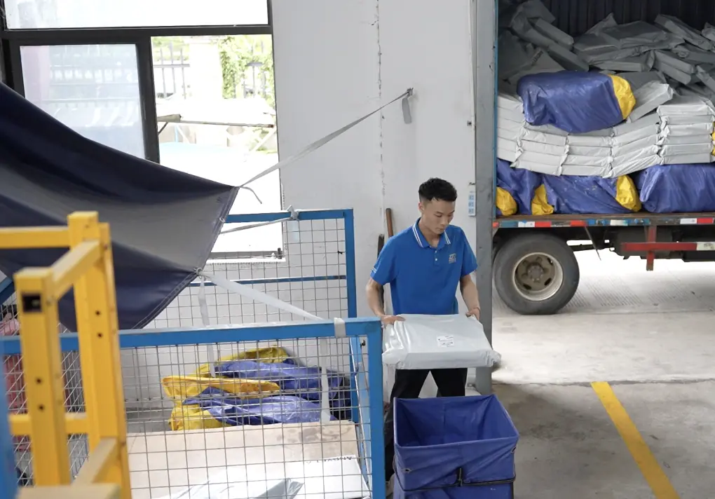 新华鲜报丨连通大市场 快递“小包裹”超千亿件