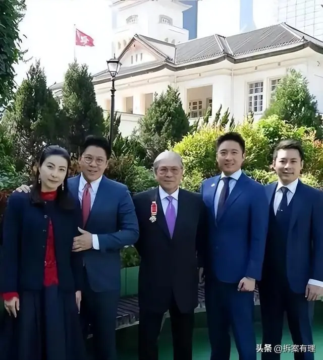 里子面子都丢了!霍震霆回应大婚仅2天,大房一个动作暴霍家处境