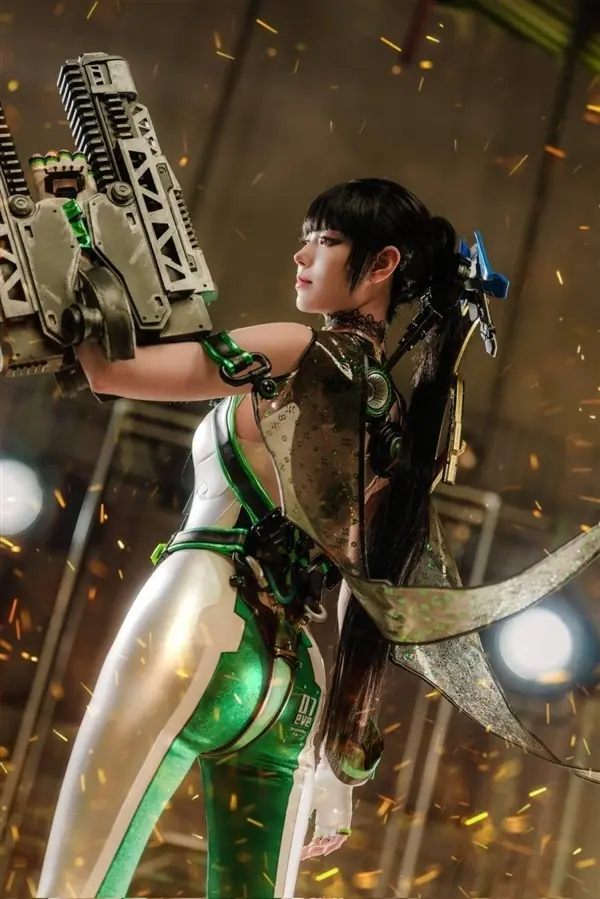 韩国Cosplayer ??惊艳演绎剑星女主伊芙，神还原冷峻科幻气质