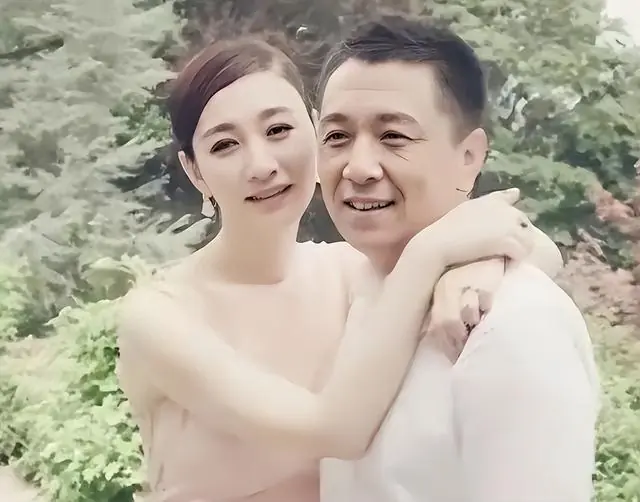 于和伟没说错!被传“婚变”的李小冉,12年前就给自己铺好了退路