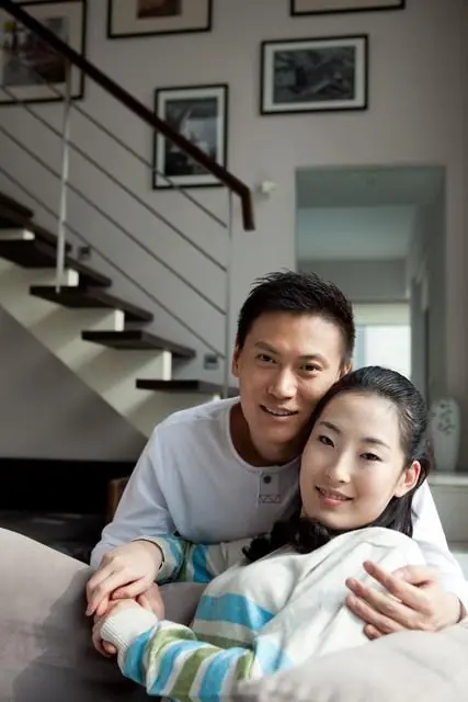 我28岁和一个漂亮阿姨同居了,说出来可能没人信,但我真的很爱她