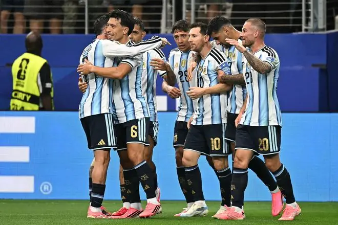 世界杯狂欢夜!3-2补时绝杀 阿根廷让二追三逆转 梅西传射创历史